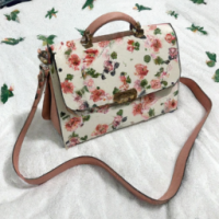 create 5 bags in a flowers style